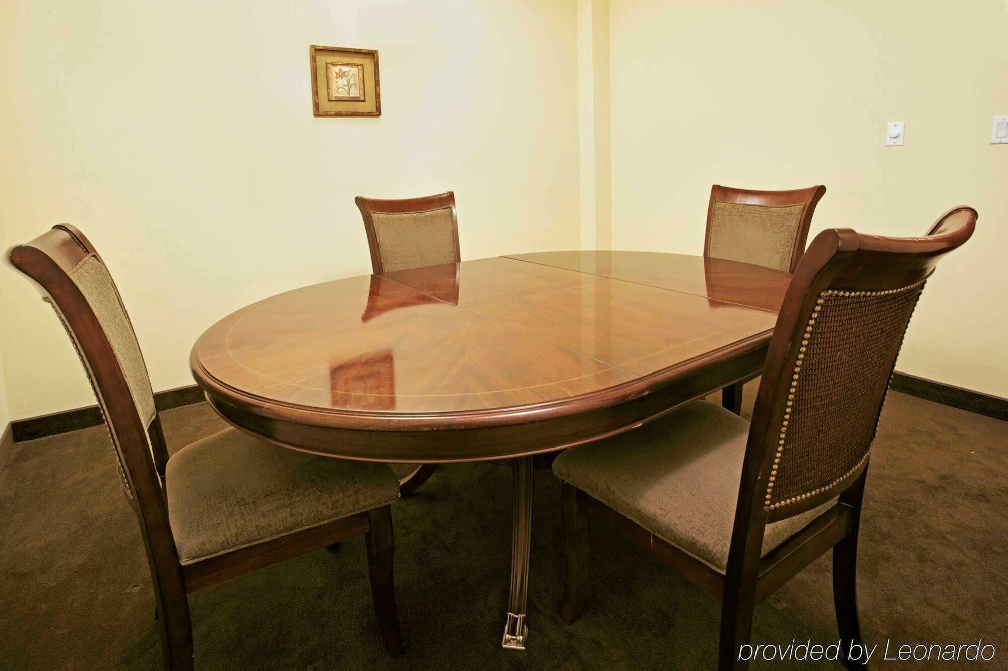 Holiday Inn Express Pearland By Ihg Dalaman gambar
